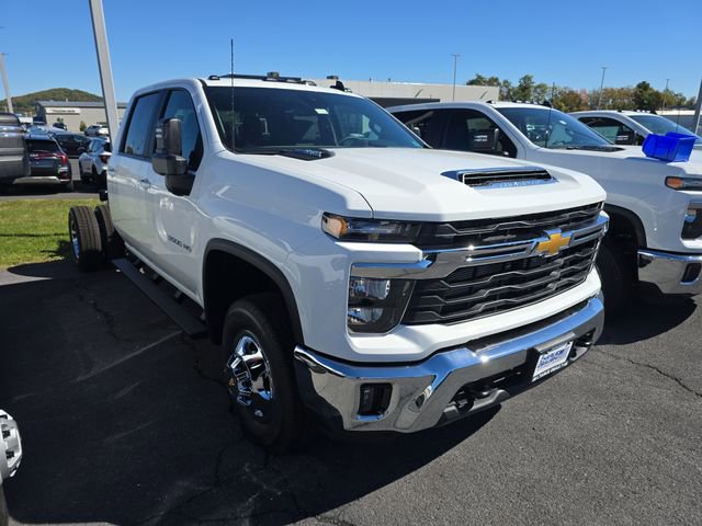 2026 Chevrolet Silverado 3500HD LT photo 4