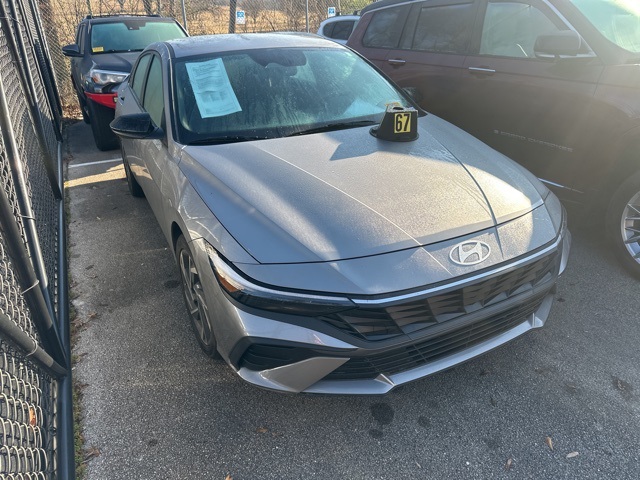 2025 Hyundai Elantra SEL's photo