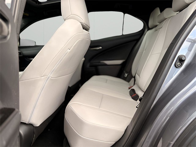 2021 Lexus UX 200 photo 11