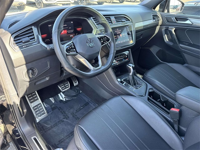 2023 Volkswagen Tiguan SE R-Line Black photo 2