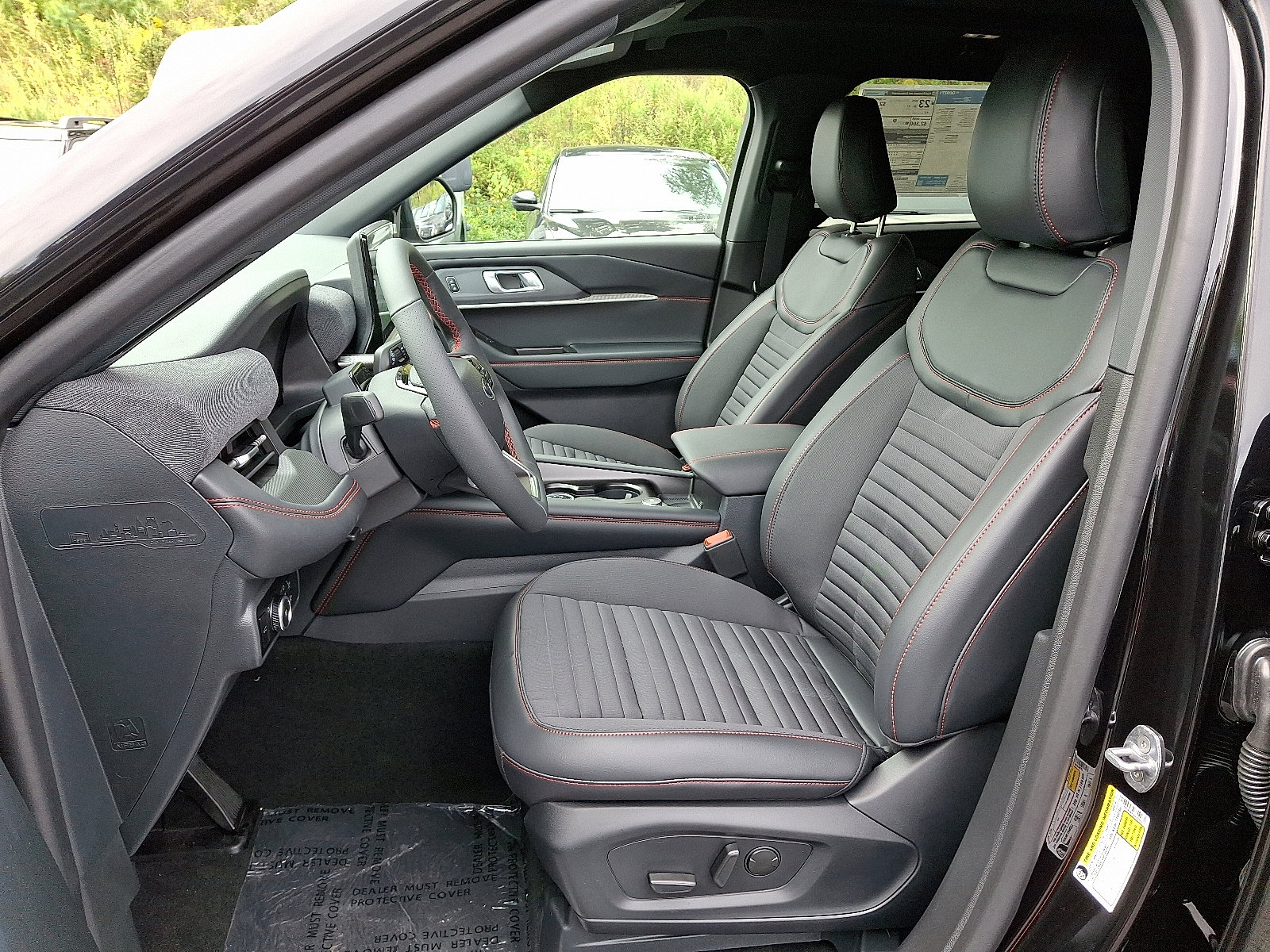 2025 Ford Explorer ST-Line photo 4