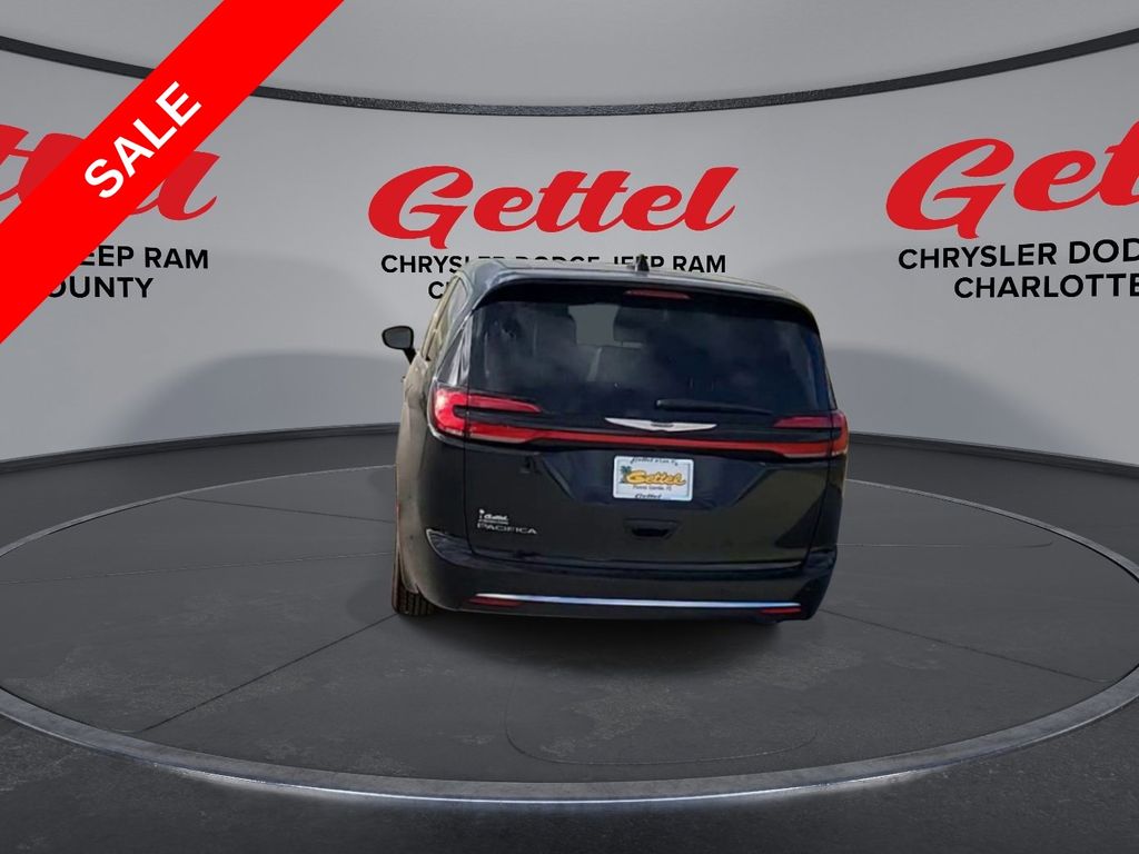 2025 Chrysler Pacifica photo 5