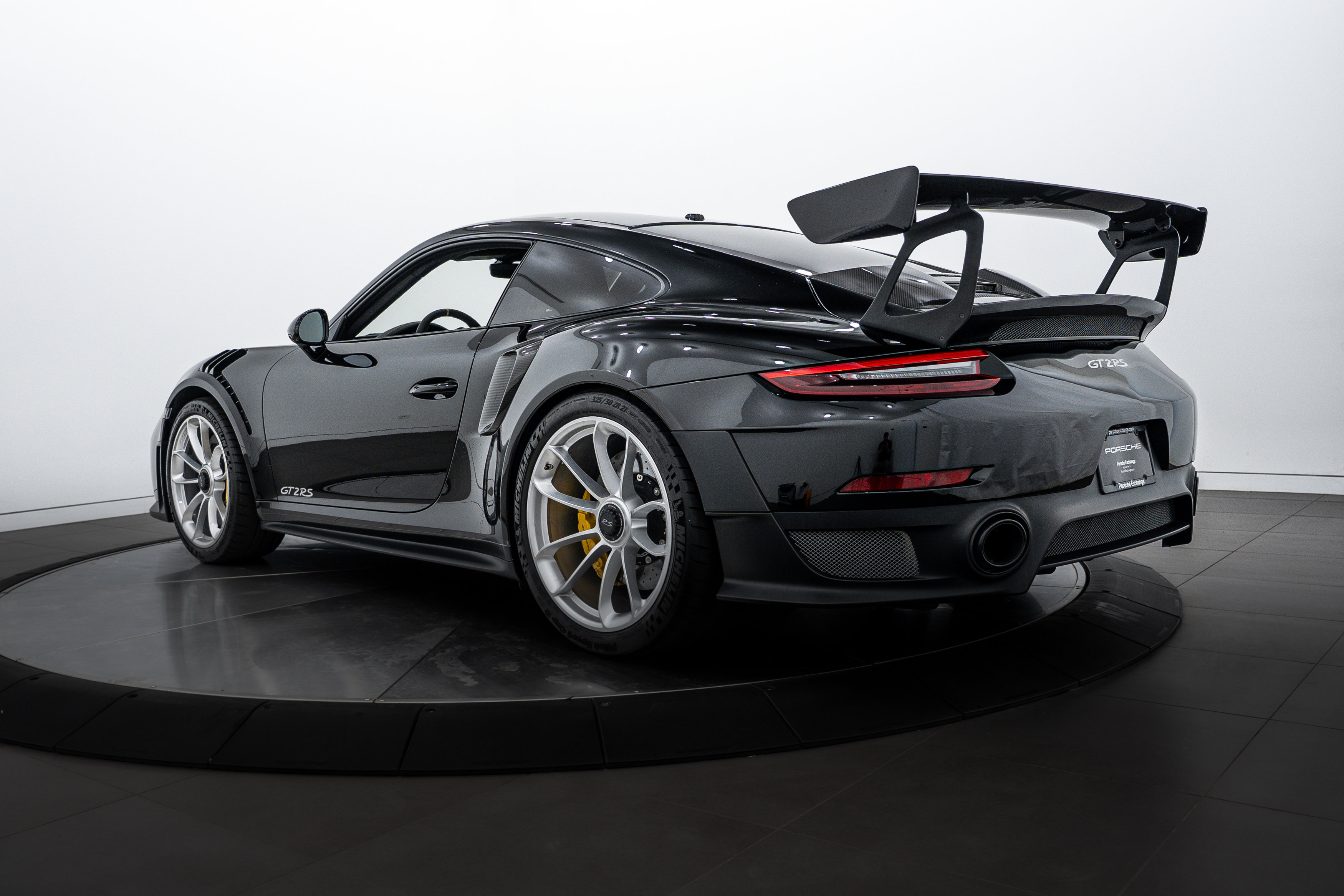 2018 Porsche 911 GT2 RS photo 3