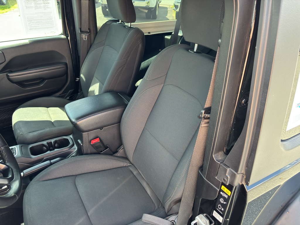 2020 Jeep Wrangler Sport S photo 21