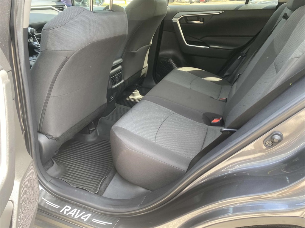 2022 Toyota RAV4 XLE photo 8