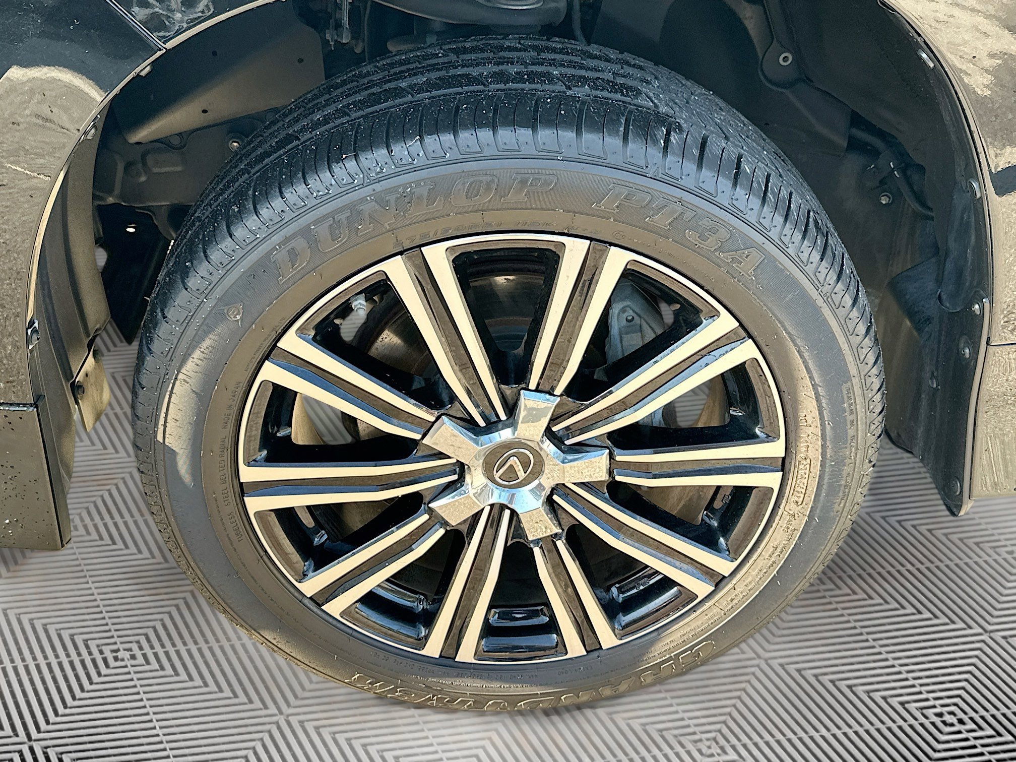 2020 Lexus LX 570 photo 40
