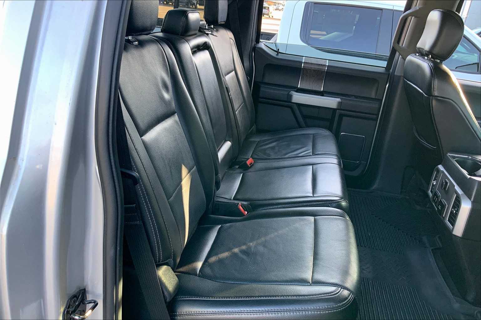 2018 Ford F-250 Lariat photo 16