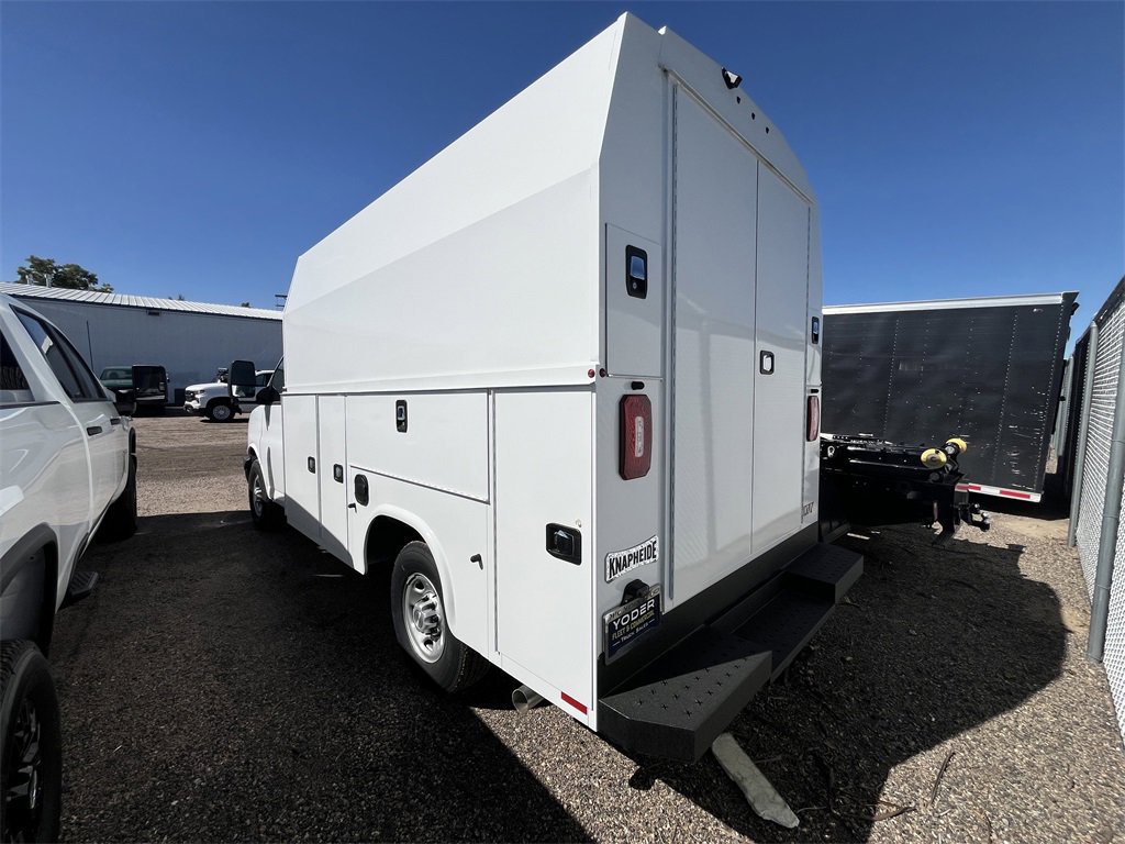 2025 Chevrolet Express Cutaway 3500 photo 3