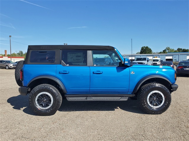 2024 Ford Bronco Outer Banks photo 3