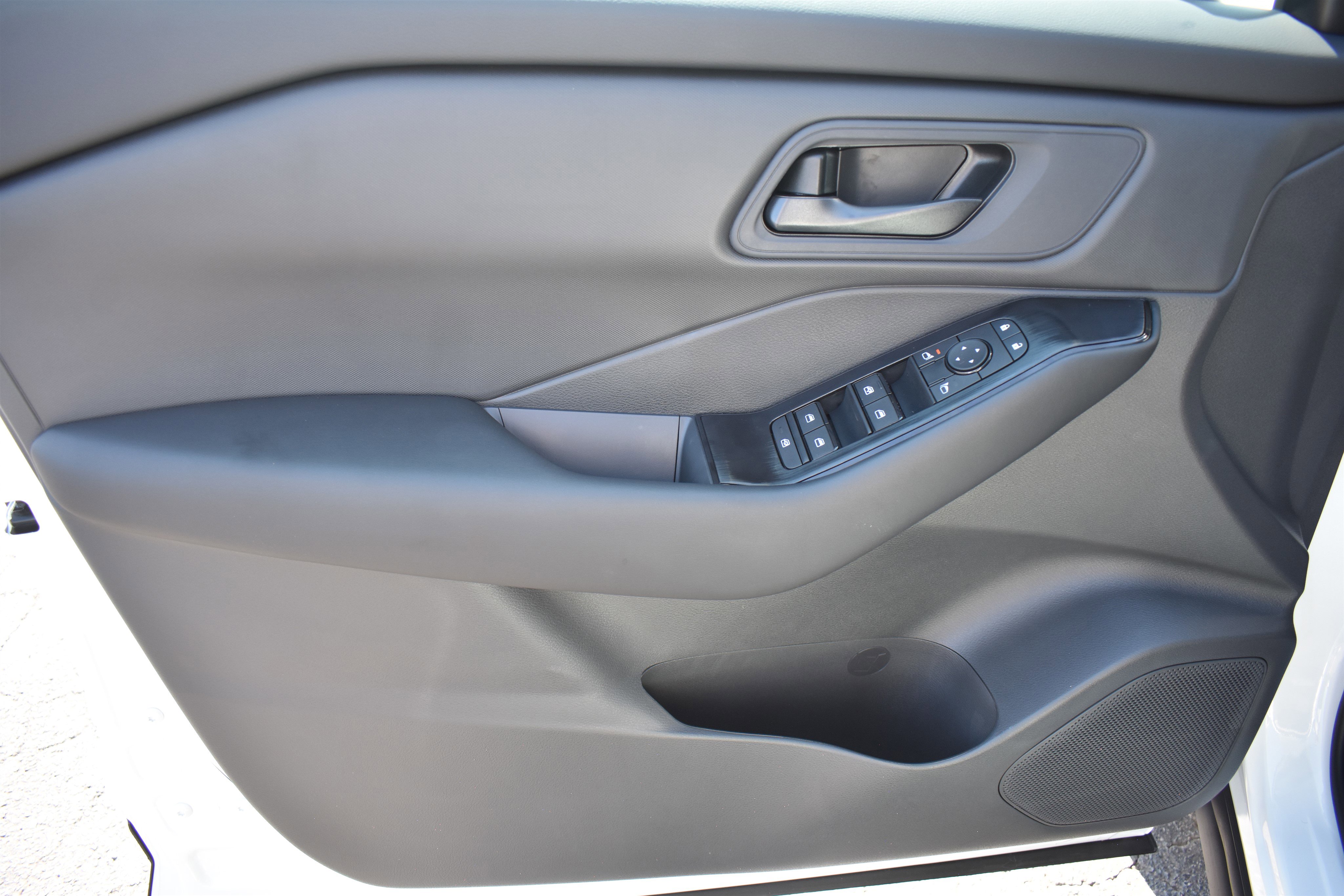 2026 Nissan Rogue S photo 5
