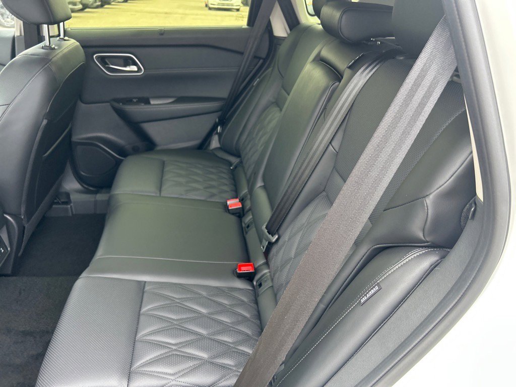 2026 Nissan Rogue Platinum photo 4