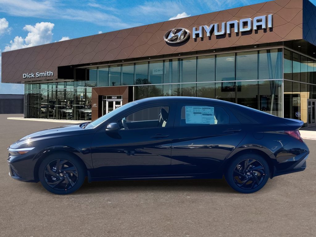 2026 Hyundai Elantra SEL Sport photo 4