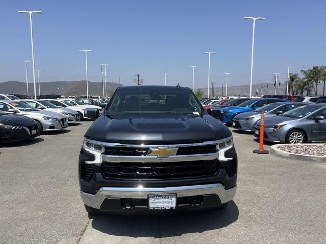 2024 Chevrolet Silverado 1500 LT photo 2