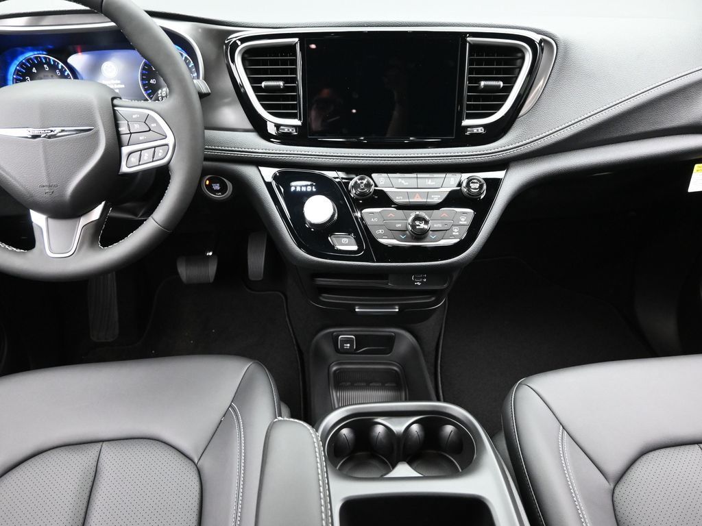 2026 Chrysler Pacifica photo 12