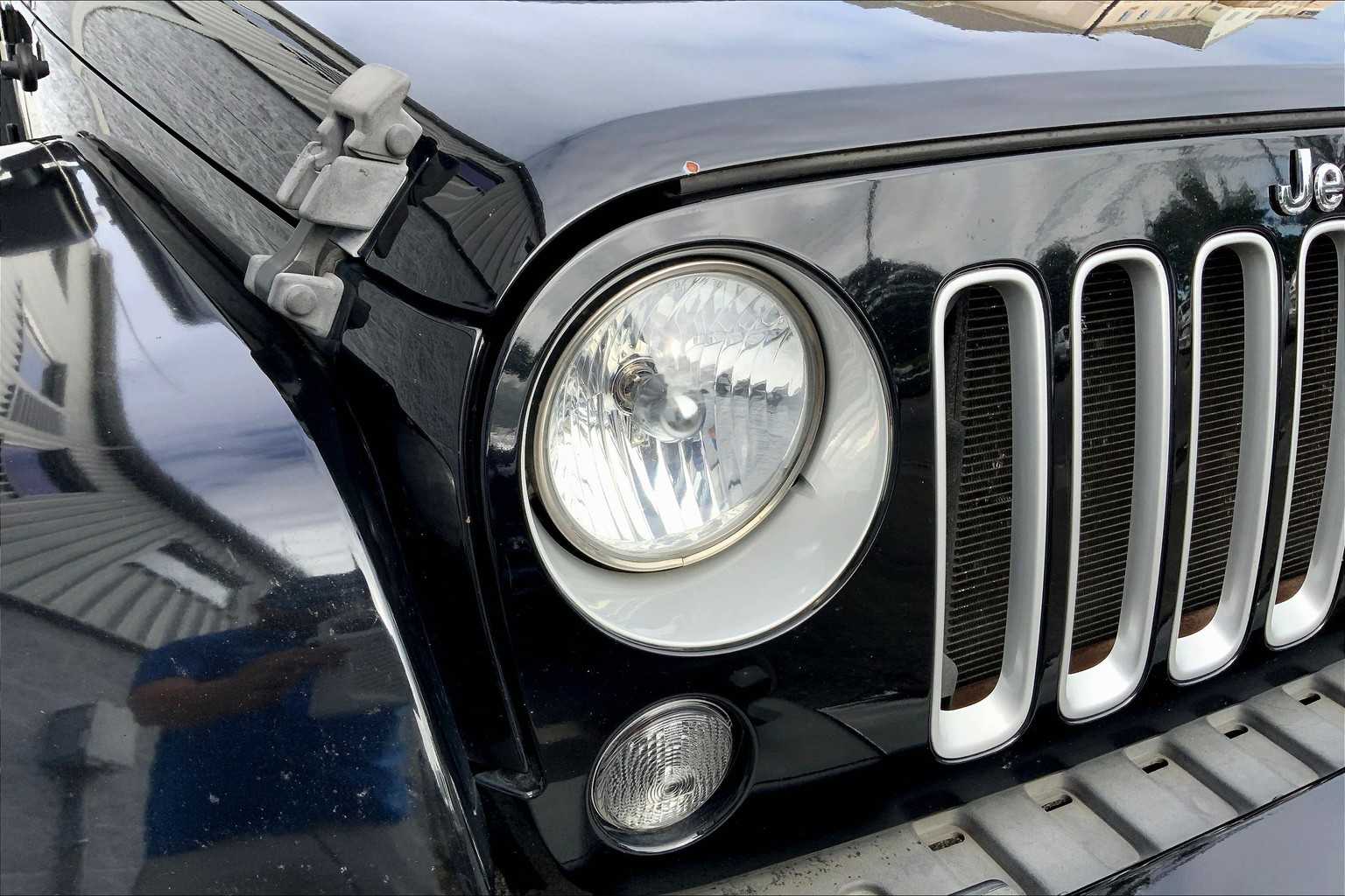 2016 Jeep Wrangler Unlimited Sahara photo 24
