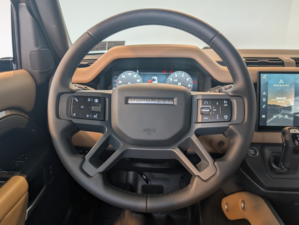 2025 Land Rover Defender 110 S photo 12