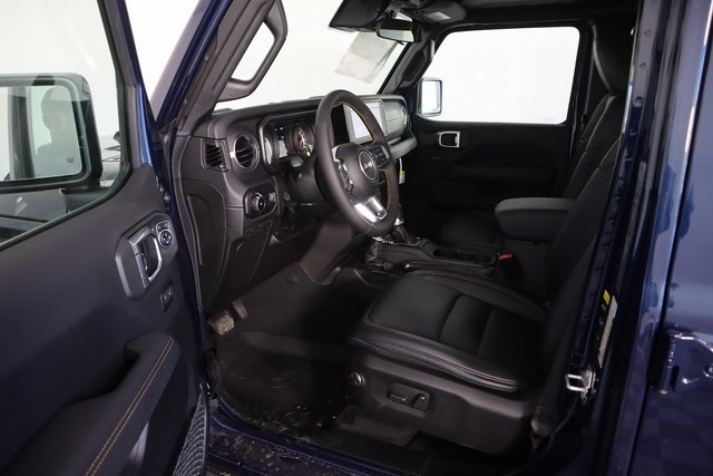 2025 Jeep Wrangler Sahara photo 9