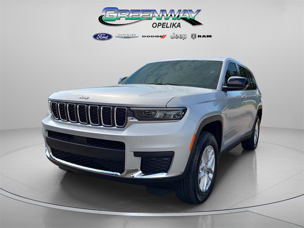 2025 Jeep Grand Cherokee Laredo photo 3