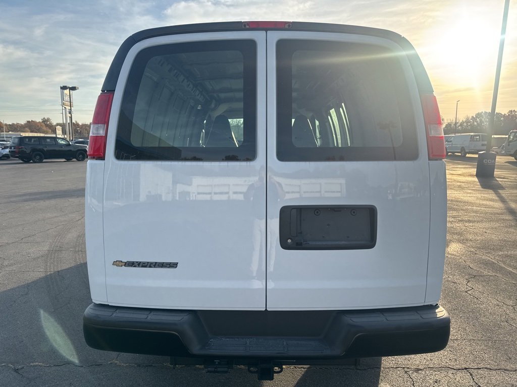2025 Chevrolet Express Cargo 2500 photo 3