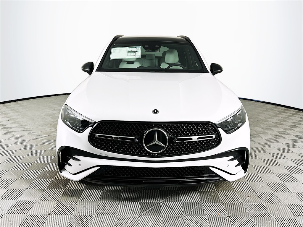 2025 Mercedes Benz GLC 300 photo 2