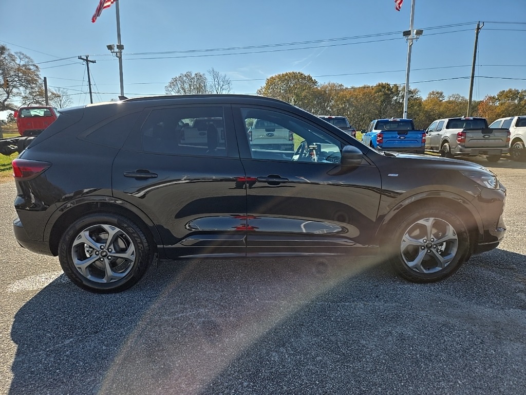 2024 Ford Escape ST-Line photo 4