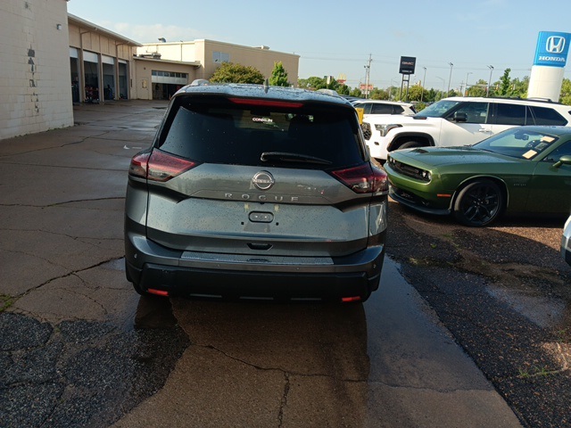 2025 Nissan Rogue SV photo 4