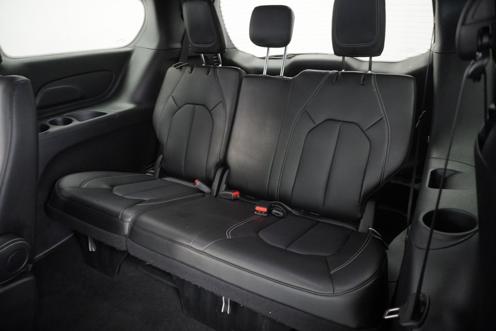 2025 Chrysler Pacifica photo 17