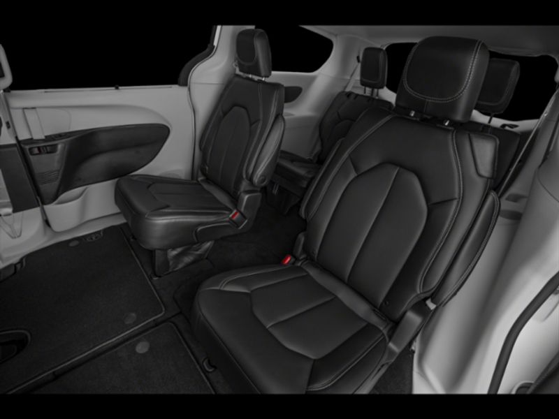 2024 Chrysler Pacifica Touring L photo 9