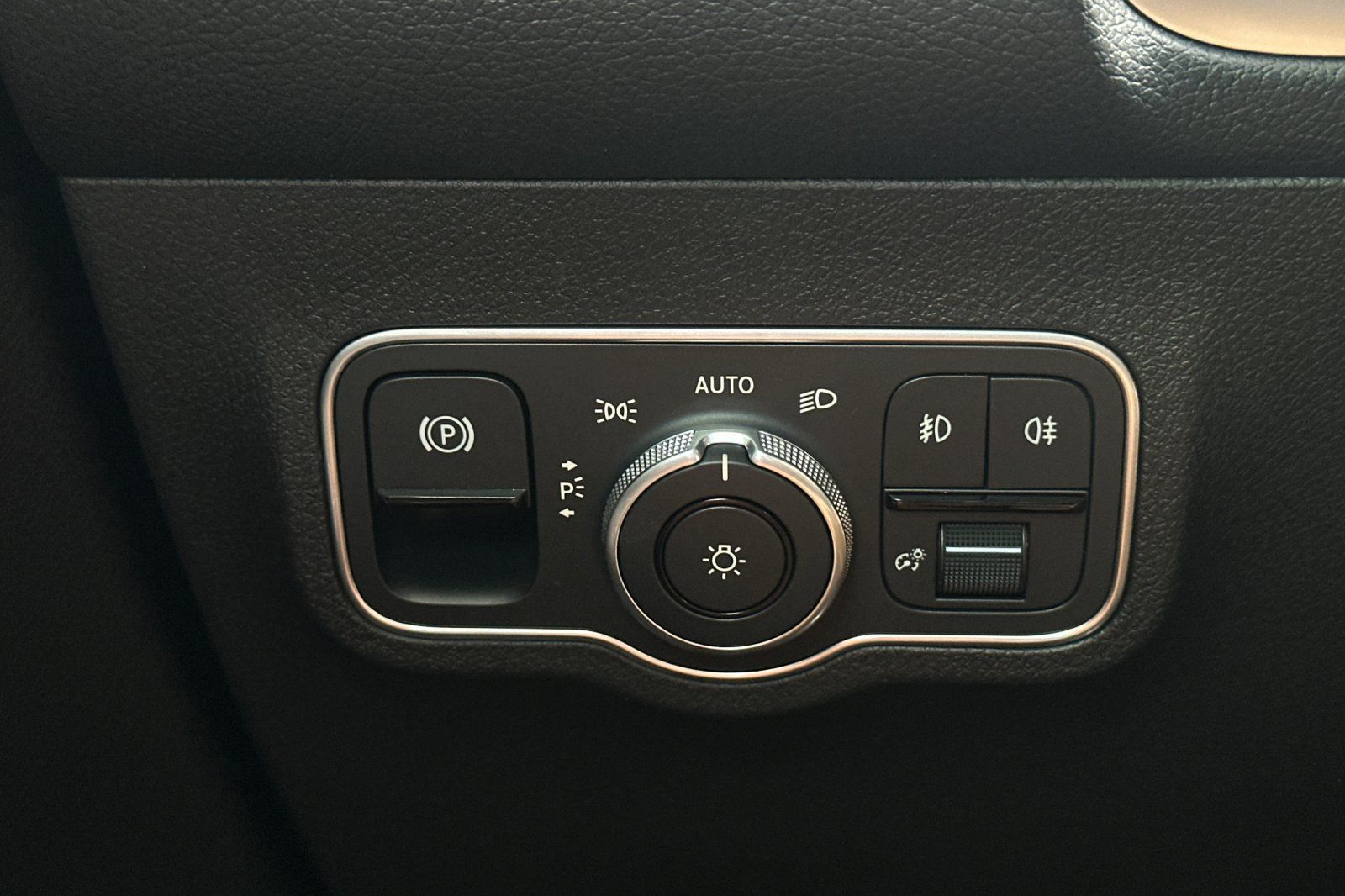 2025 Mercedes Benz GLB 250 photo 23