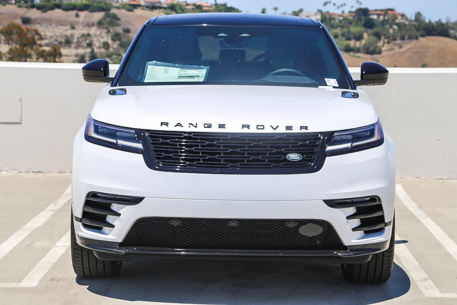 2026 Land Rover Range Rover Velar SE photo 2
