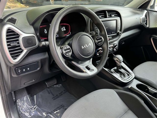 2023 Kia Soul LX photo 2