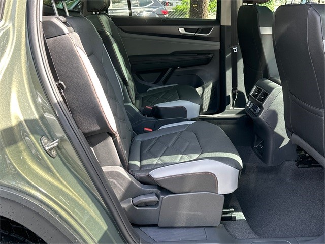 2025 Volkswagen Atlas Peak Edition SE photo 15
