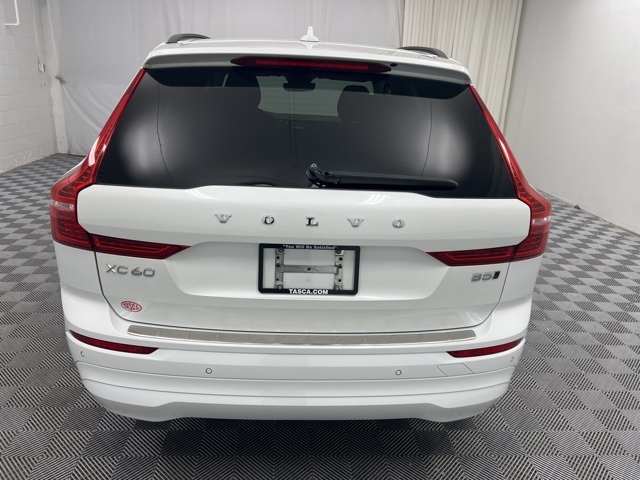 2022 Volvo XC60 B5 Momentum photo 7