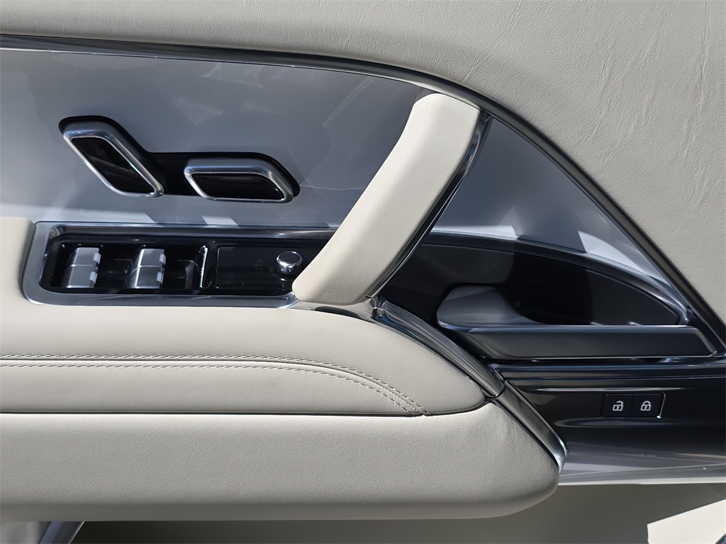 2025 Land Rover Range Rover SV photo 23