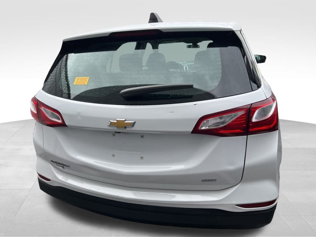 2019 Chevrolet Equinox LS photo 2