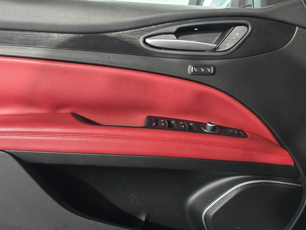 2019 Alfa Romeo Stelvio Base photo 11