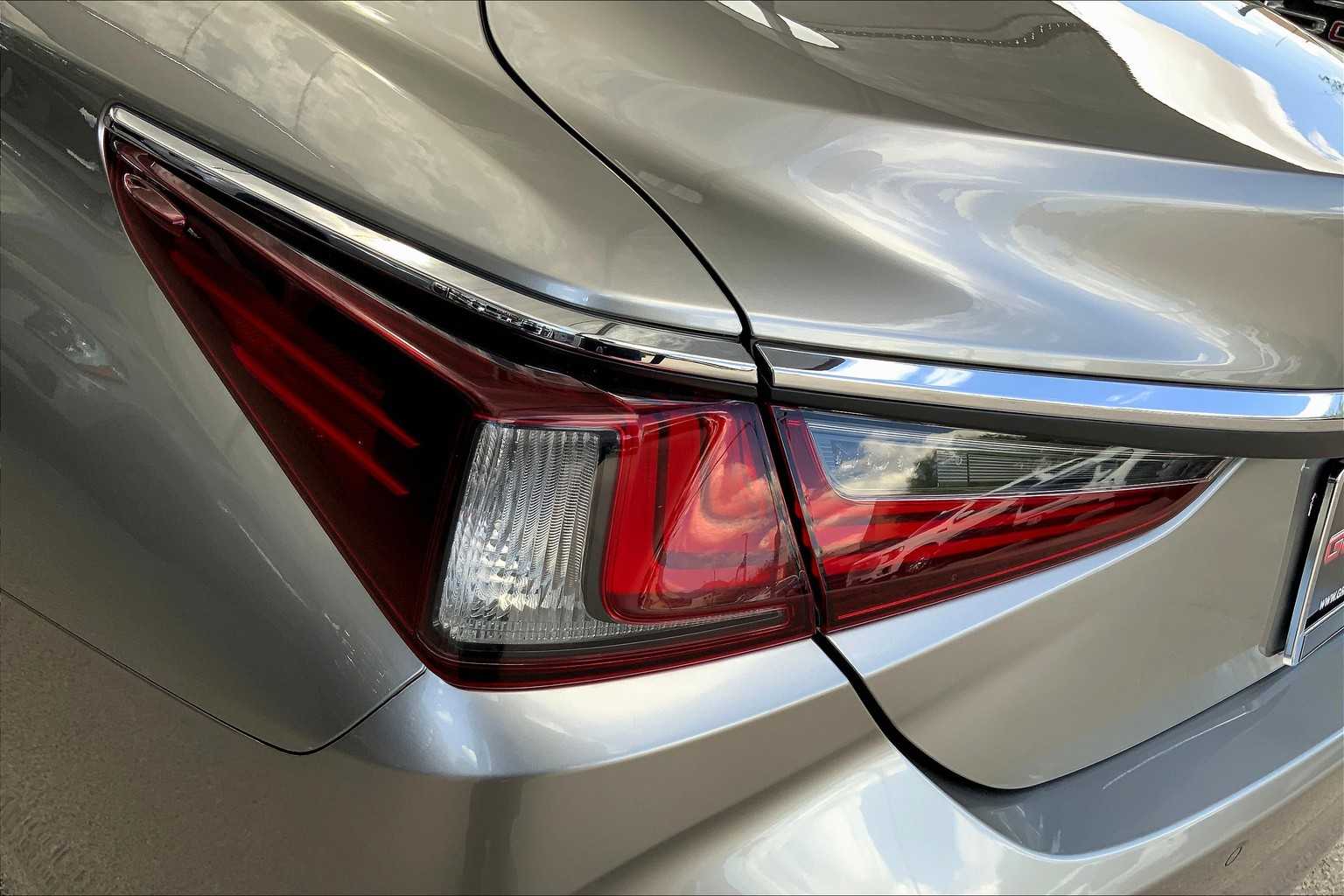2019 Lexus ES 350 photo 25