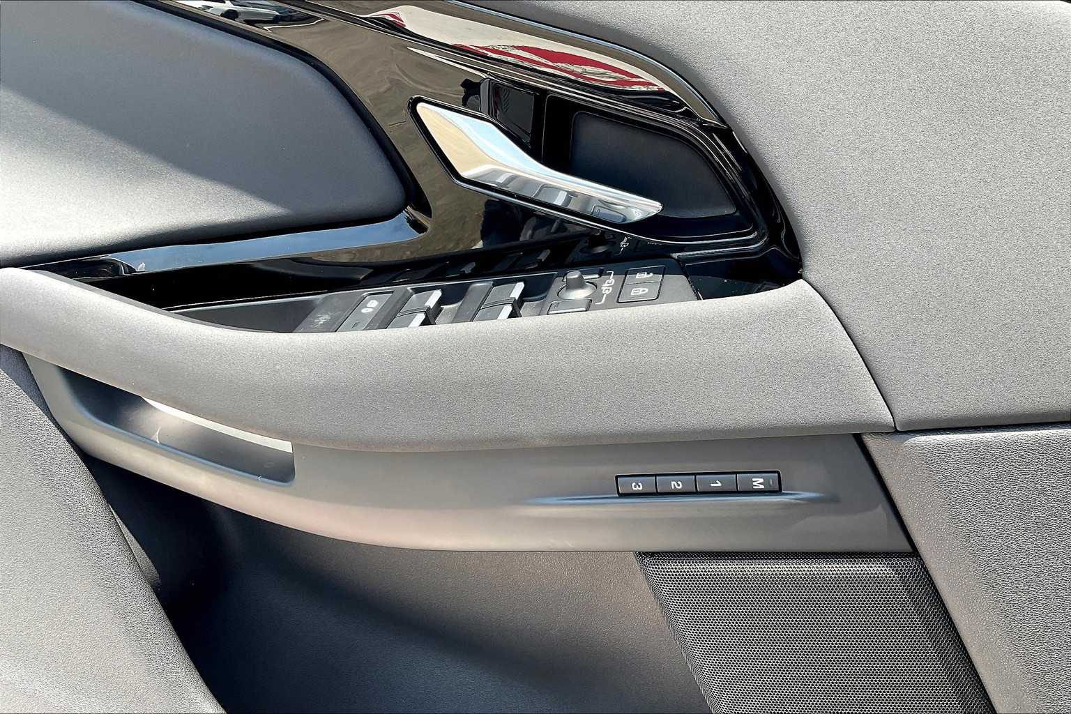 2024 Land Rover Range Rover Evoque S photo 31