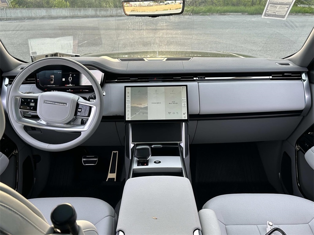 2025 Land Rover Range Rover SV photo 2