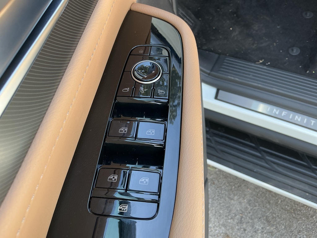 2026 Infiniti QX80 Luxe photo 17