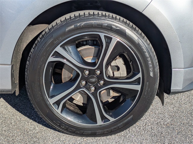 2022 Ford Edge ST photo 11