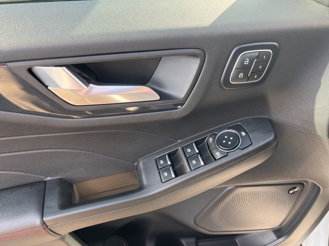 2025 Ford Escape Hybrid ST-Line Select photo 9