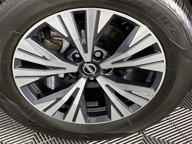 2022 Nissan Rogue SV photo 18