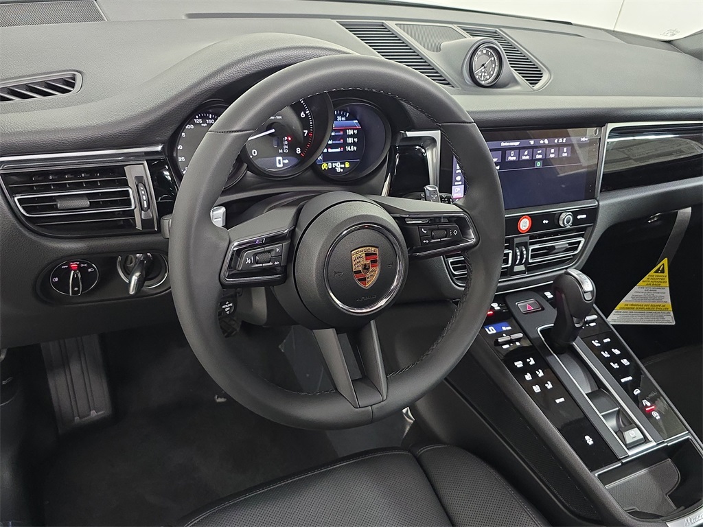 2026 Porsche Macan T photo 4