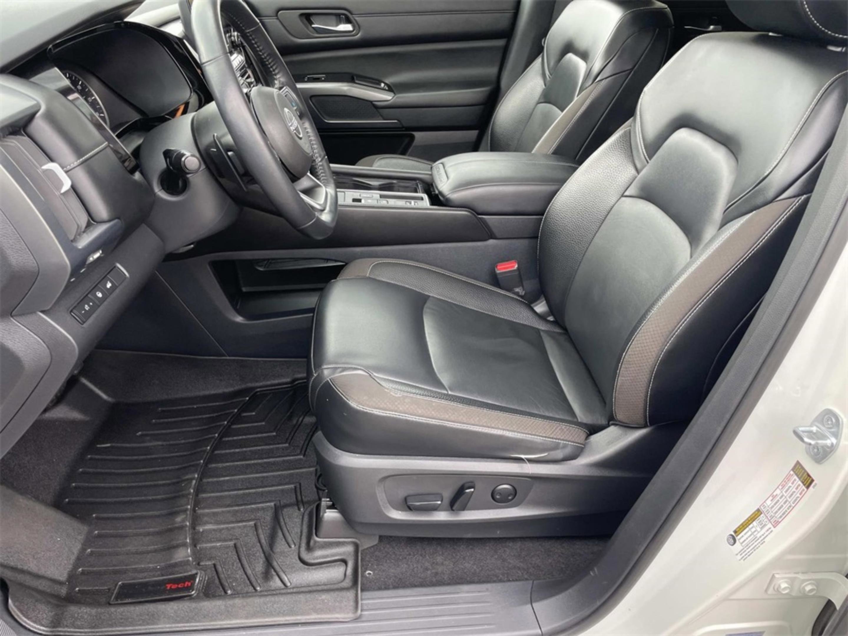 2022 Nissan Pathfinder SL photo 11