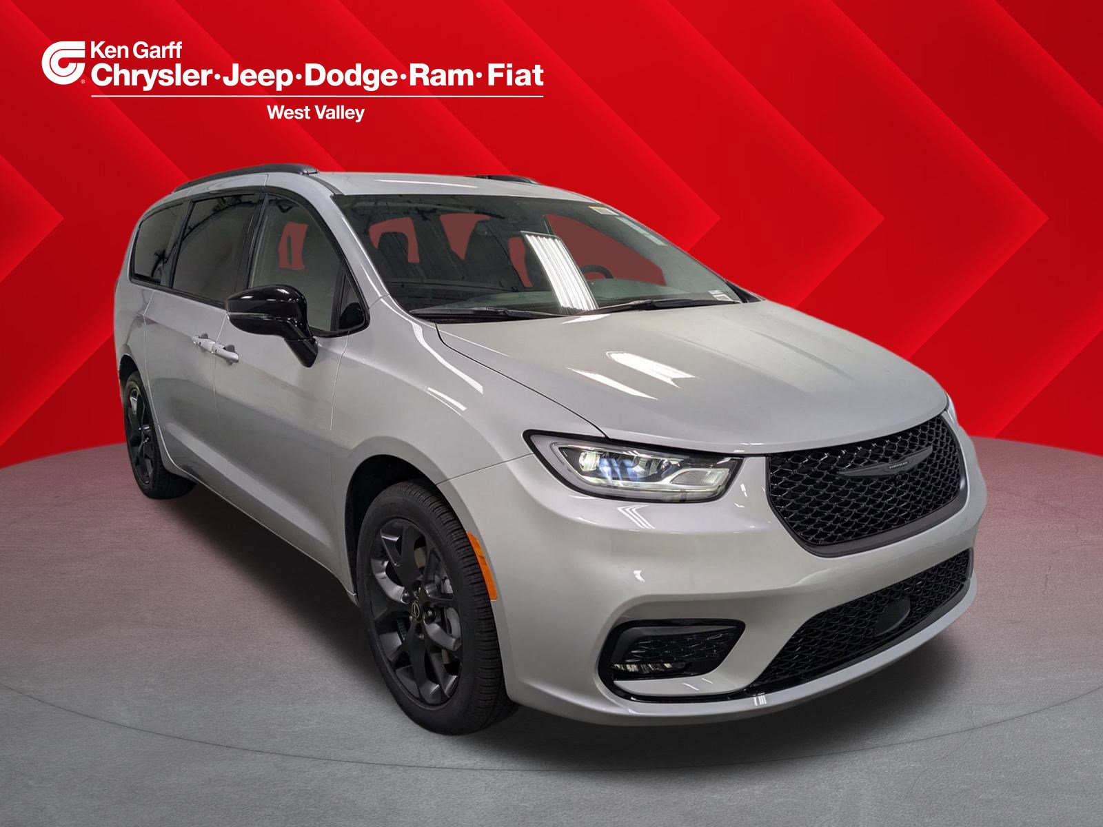 2026 Chrysler Pacifica Select's photo