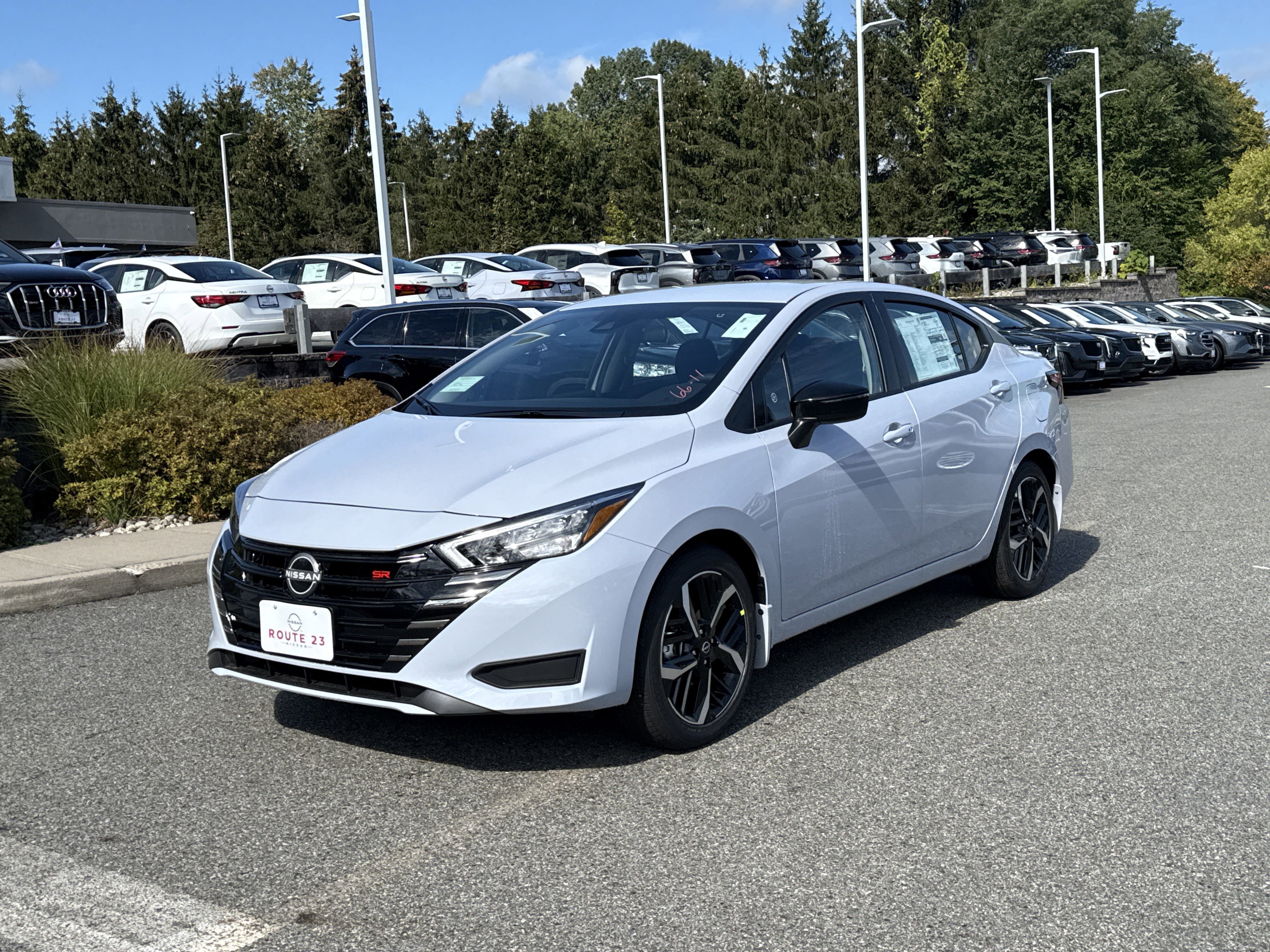 2025 Nissan Versa Sedan SR's photo