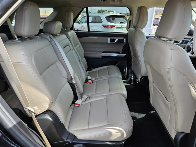 2023 Ford Explorer XLT photo 10