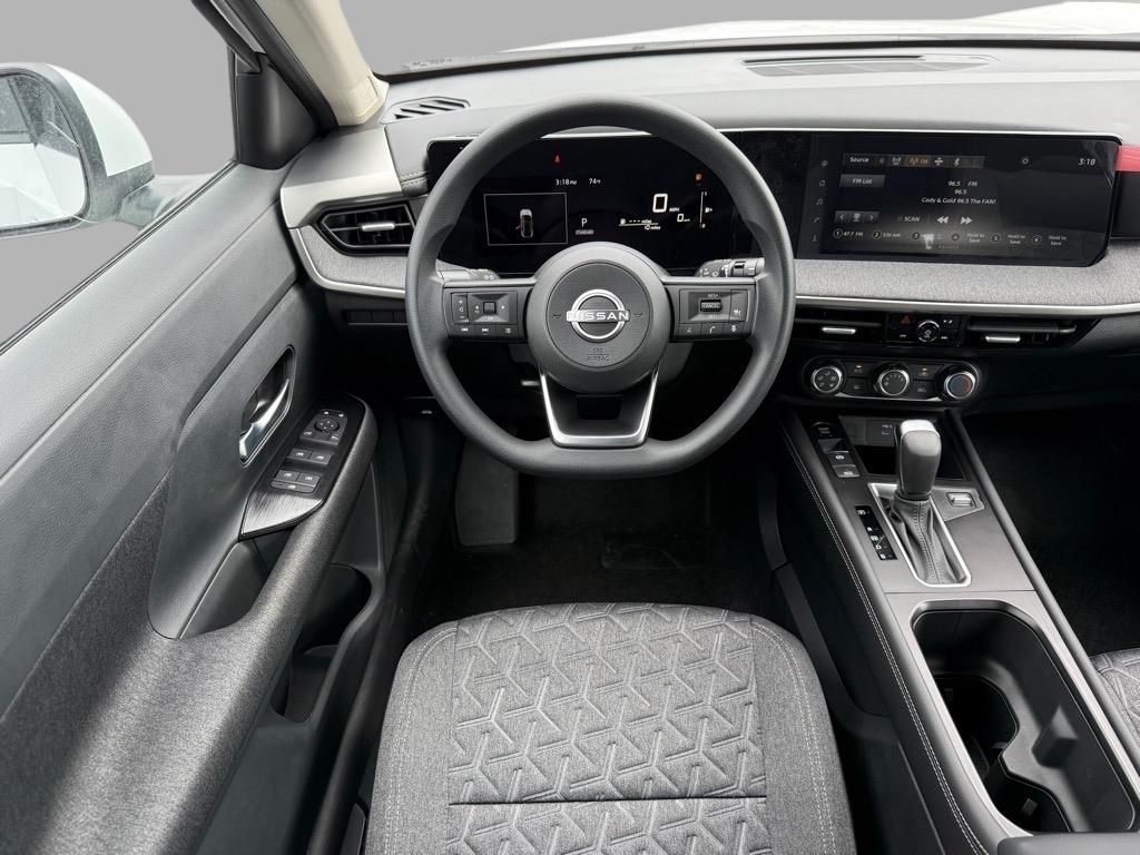 2025 Nissan Kicks SV photo 3