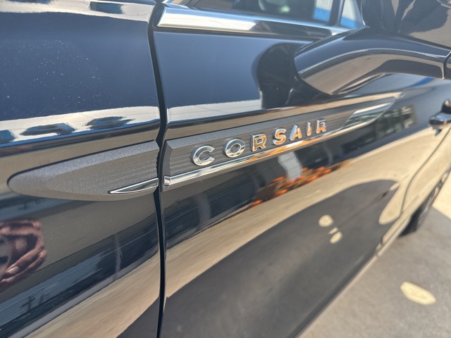 2023 Lincoln Corsair Standard photo 13